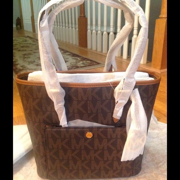 MICHAEL KORS Jet Set MD Snap Pocket Tote