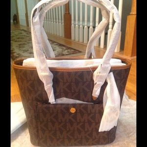 MICHAEL KORS Jet Set MD Snap Pocket Tote