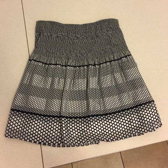 Silk-like poly fabric. Max Studio midi skirt.