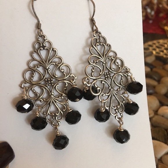 Filigree silver and black jet earrings - Picture 3 of 3