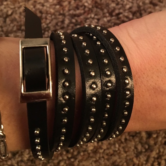 Nwot boho chic black silver studded wrap bracelet - Picture 2 of 4