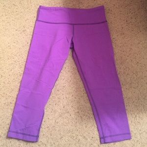 Lululemon purple cropped leggings.