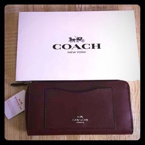🎀NWT COACH Accordion Leather Zip Wallet🎀
