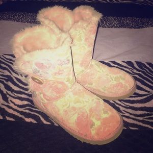 Floral Print Uggs 🌸