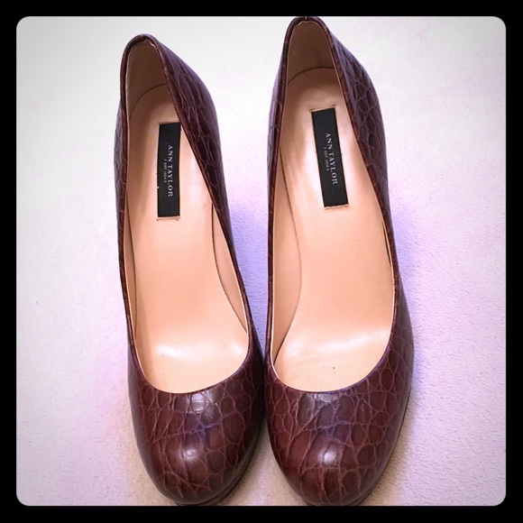 Ann Taylor snakeskin pumps
