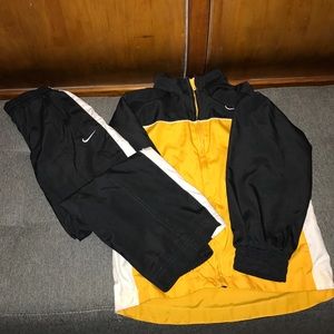Boys' 2 piece warmup gently used size 7