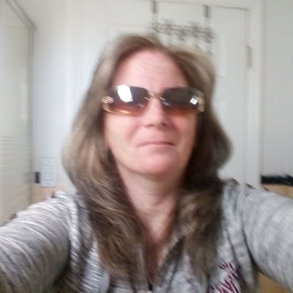 Meet your Posher, Leslie - Picture 1 of 1