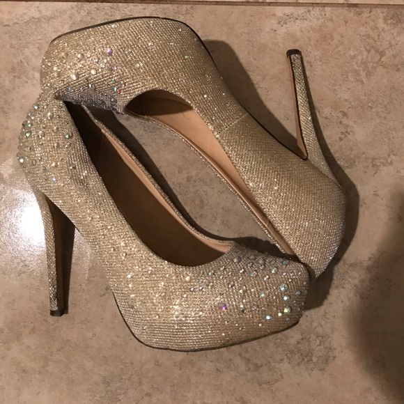 Heels - Picture 2 of 4