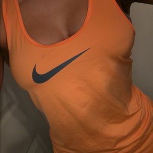 NIKE WORKOUT TOP