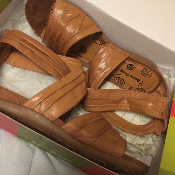 🌸 NWT Baretraps Sandals
