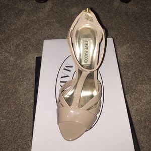 Steve Madden nude heel