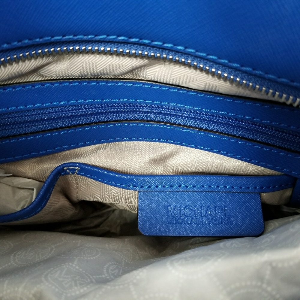 Michael Kors Hayley Lg Tote & Leather Wristlet - Picture 6 of 7