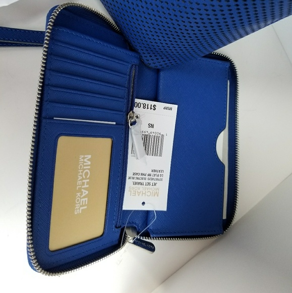 Michael Kors Hayley Lg Tote & Leather Wristlet - Picture 5 of 7