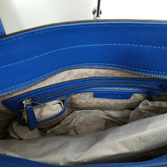 Michael Kors Hayley Lg Tote & Leather Wristlet - Picture 7 of 7