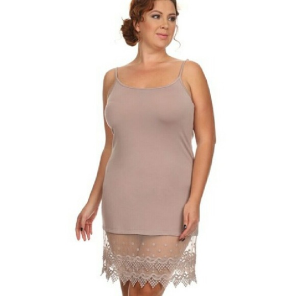 Fashionomics Other - PLUS Lace Hem Camisole Mocha