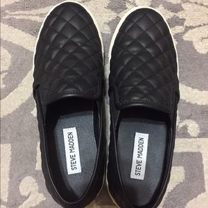 Steve Madden black leather quilted flats