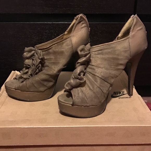 Worn Gold Chiffon Chinese Laundry Heels - Size 7.5