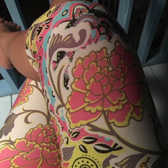 Capris - Picture 3 of 3