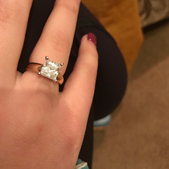 Engagement ring - Picture 2 of 2