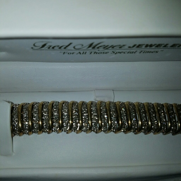 ONE DAY SALE! Like New 10 carat diamond bracelet