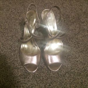 Gold heels- peep toe heels