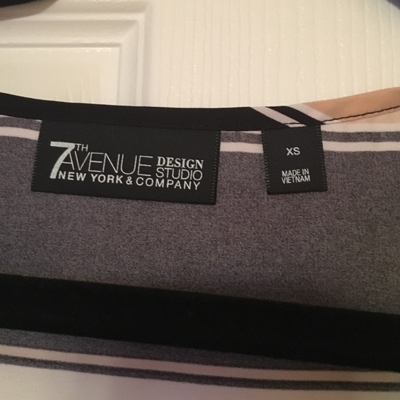 Dressy top from New York and company - Picture 2 of 3