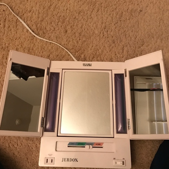 Mirror with lights - Picture 2 of 4