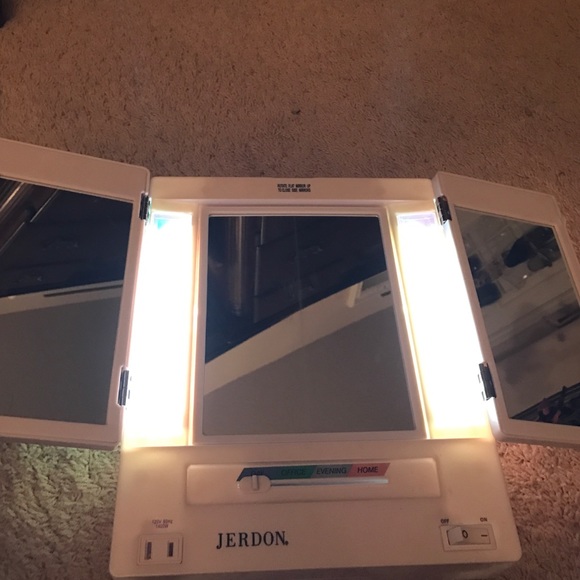 Mirror with lights - Picture 4 of 4