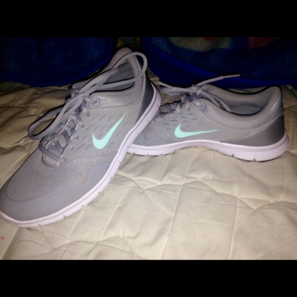 Women's Size 7.5 Nike Orive NM