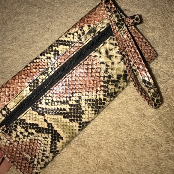 Kennith cole wallet - Picture 3 of 3