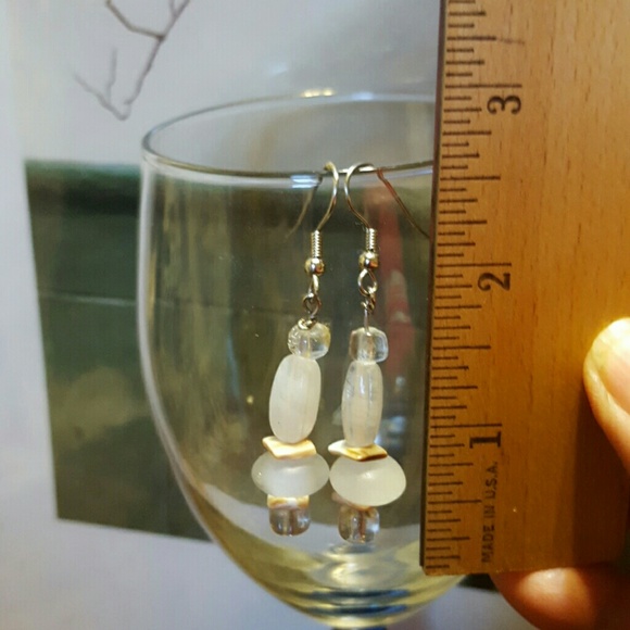 NWOT Fun earring - Picture 2 of 2