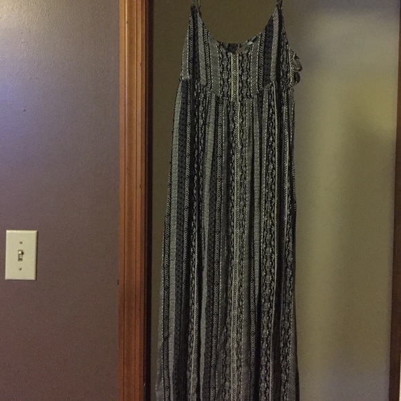 Ecote Mid Length dress