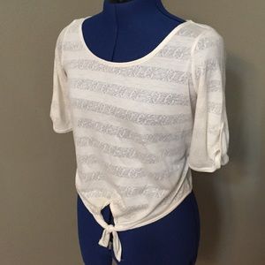 Adorable Half-Sleeve Top that Ties in the Front