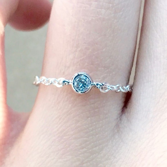 Hold Crystal dainty ring comes in a pouch - Picture 1 of 4