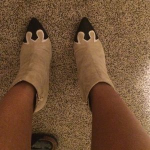 ankle length pointed heel