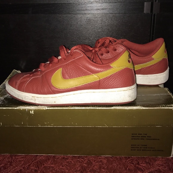 Worn Nike Air Classic SB - size 6.5y [Cond 7/10]