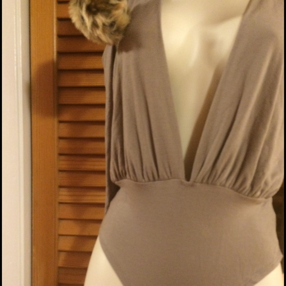 Long sleeve shoulder cut out deep v-neck bodysuit!