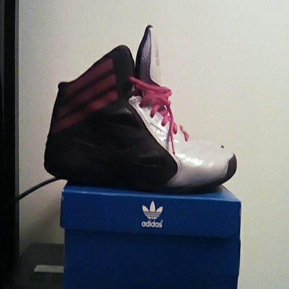 Youth adidas sneaker - Picture 2 of 4
