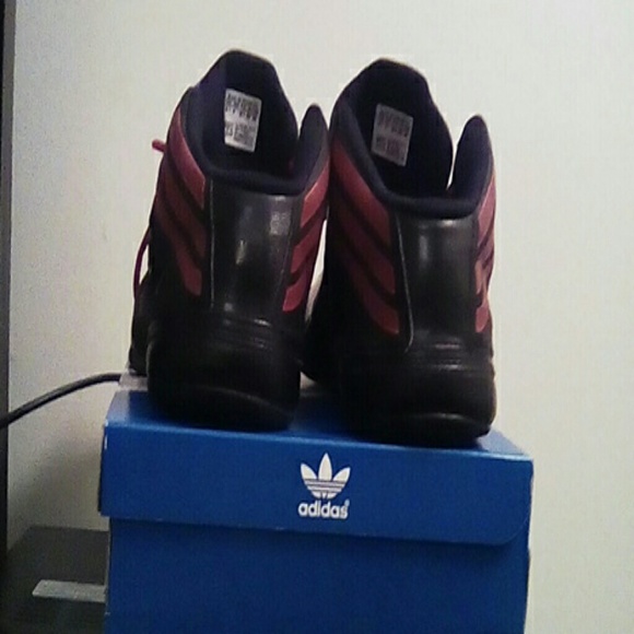 Youth adidas sneaker - Picture 3 of 4
