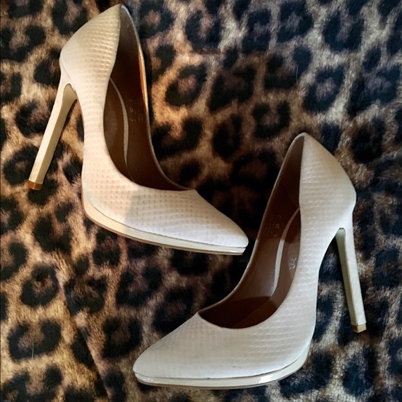 Heels - Picture 2 of 4