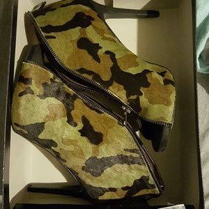 Carlos Santana Peep-toe Booties