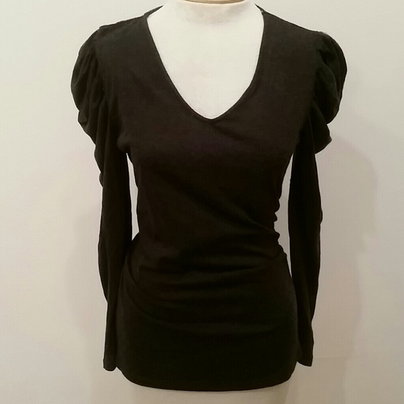 Grey puffy shoulder long sleeve v-neck t-shirt