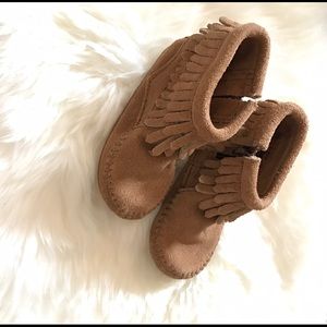 Minnetonka toddler girls classic fringe booties