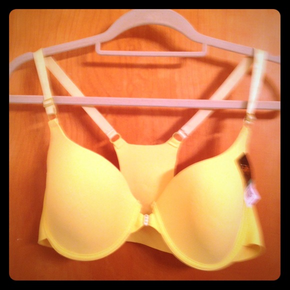 38 D. stylish bra. Rhinestone detail.