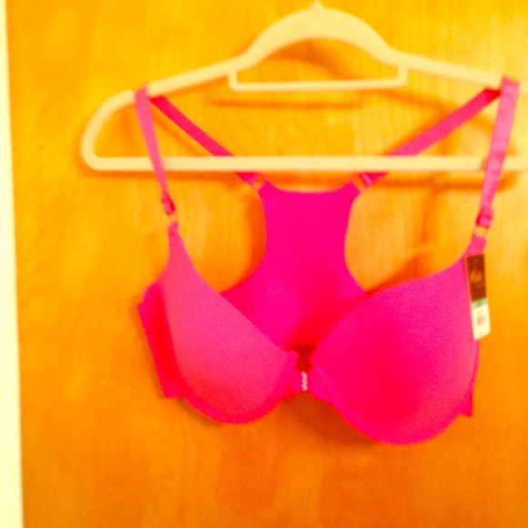 Red bra. Never worn. 38D