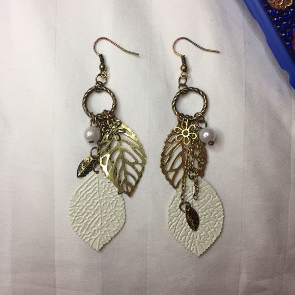 Adorable Leaf Earrings