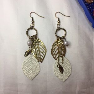 Adorable Leaf Earrings