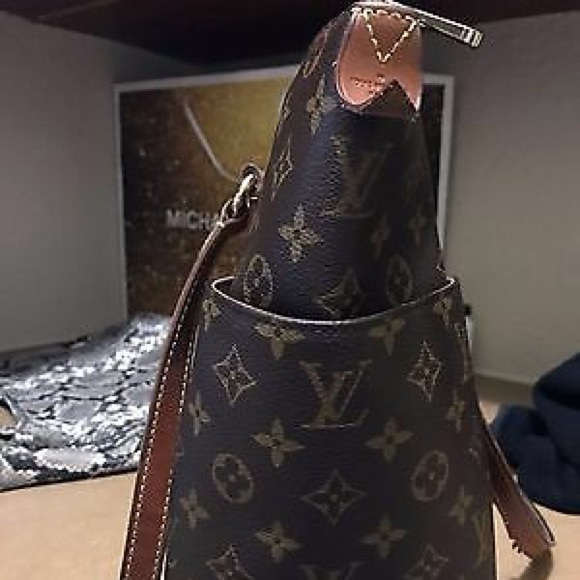 Louis Vuitton Totally MM - Picture 3 of 4