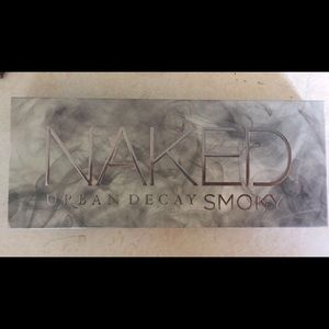 BNIB Naked Smoky Eyeshadow Palette ✨💋