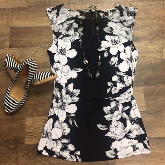 🌺Floral Bodice Top White House Black Market NWT🌺